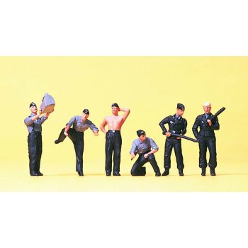 Panzersoldaten bei Wartungsarbeiten D.Reich