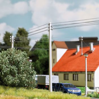 12 Betonmasten, Bausatz für 12 Freileitungsmasten in Betonoptik mit filigranen Isolatoren, 105 mm hoch