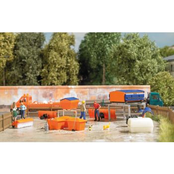 Straßenmeisterei Ausgestaltungs-Set: Wasserfass, Streuaufsatz, Salzstreuer, Streugutkisten, Schiebeschild, Schneeschieber, Kehrwalze Werkzeuge Bausatz