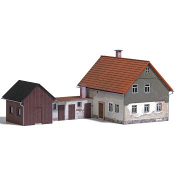Wohnhaus mit Anbau, verwitterter Putz, aus echtem Holz, Bausatz 225 x 128 x 101 mm