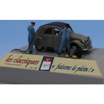 Citroen 2 CV AZLP, graublau, gesschlossene Motorhaube, mit 2 Tankwarten und Zubehör, Baujahr 1958