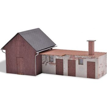 Nebengebäude mit Schuppen, Bausatz koloriert, Größe 144 x 61 x 60 mm