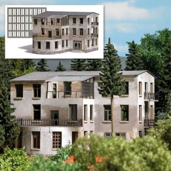 Verlassene Heilstätte - ehemalige Kurklinik, Bausatz, Größe 21 x 21 x 13,7 cm