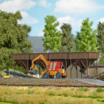 2 Kohlebunker - Schüttsilos, Größe eines Kohlebunkers:  45x45x63 mm, Bausatz