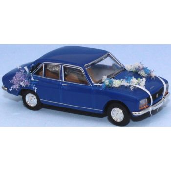 Peugeot 504, admiralblau, Hochzeitsfahrzeug