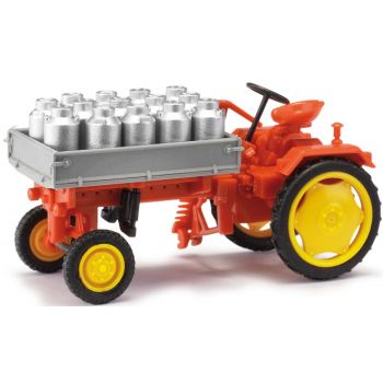 RS 09 Traktor mit Pritsche beladen mit Milchkannen, rot, Baujahr 1955