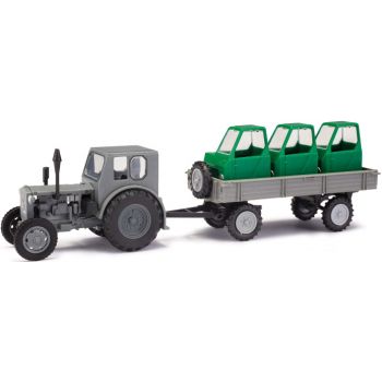 Pionier RS 01 Traktor mit Anhänger beladen mit 3 Fahrerhäusern, grau, Baujahr 1949