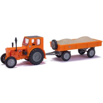 Traktor Pionier RS 01, Straßenmeisterei mit Anhänger T4 und Kiesladung, Baujahr 1949