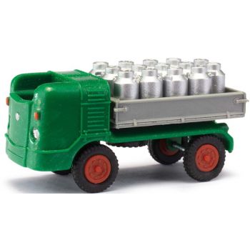 Multicar M21 beladen mit Milchkannen, grün, Baujahr 1956