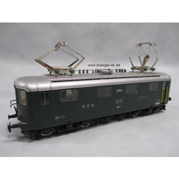 E-Loki Re 4/4 I, grün, Betr.Nr. 10018, Lausanne, Dreileiter-Wechselstromsystem,