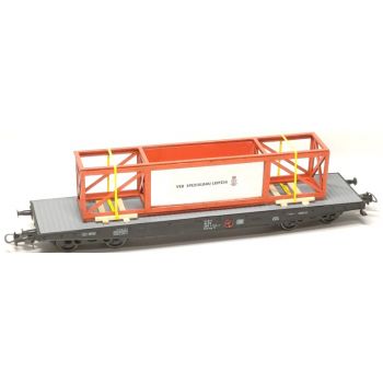 Ladegut Metallbauteil VEB SPEZIALBAU LEIPZIG auf Transportpaletten gelagert und mit Spannbändern gesichert, Länge ca. 120 mm