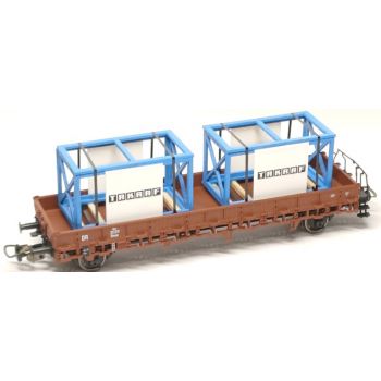 Ladegut 2 Metallbauteile TAKRAF auf Transportpaletten gelagert und mit Spannbändern gesichert, Länge 2x ca. 45 mm