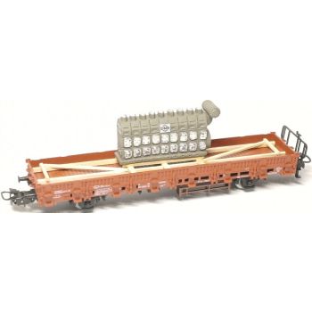 Ladegut großer Schiffsdieselmotor DMR ROSTOCK auf einem Transportgestell gelagert und gesichert, Länge ca. 140 mm