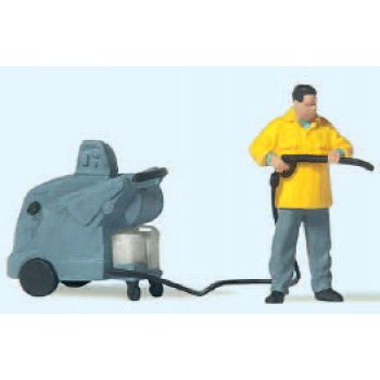 Mann mit Hochdruckreiniger