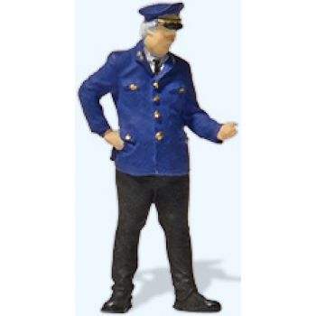 Schrankenwärter, auf Uhr schauend