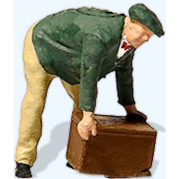 Mann, Kiste anhebend