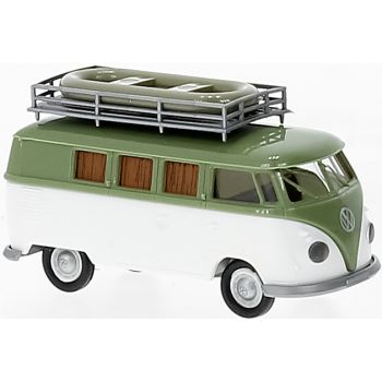 VW T1b Camper mit Dachträger beladen mit Schlauchboot, grün/weiß, Baujahr 1960