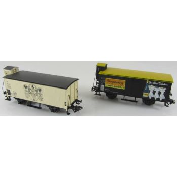 Wagenset Hengstenberg, bestehend aus 2 Altbau-Güterwagen mit Bremserhaus (4680): 1 Wagen: Hengstenberg WEIN ESSIG, 1 Wagen: HENGSTENBERG HOFLIEFERANT