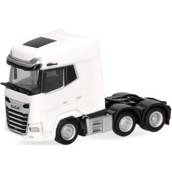 DAF XG+ Zugmaschine 3achs (6x2), weiß
