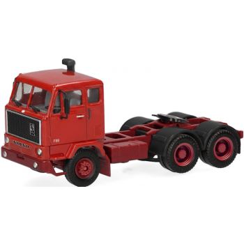 Volvo F89 Zugmaschine 3achs, hellrot
