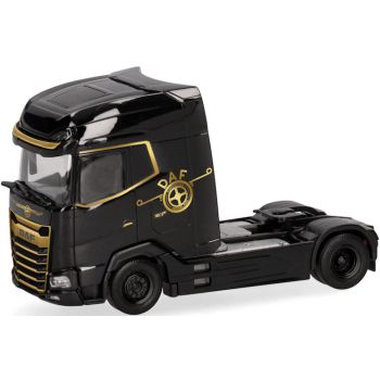 DAF XG+ facelift Zugmaschine 2achs, schwarz mit Dekor