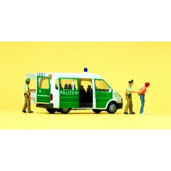 Ford Transit POLIZEI mit geöffneten Türen, 2 POLIZEIBEAMTE, verhaftete Frau