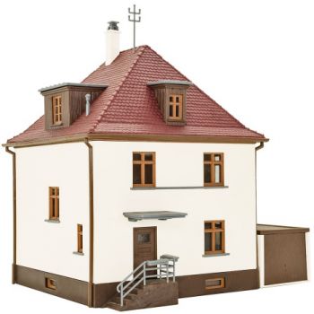 Siedlungshaus mit Garage, Bausatz, Maße: L 13,6 x B 12,5 x H 13,5 cm
