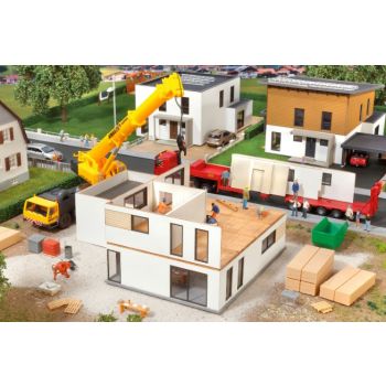 Kubushaus Julia im Bau - Polyplate Bausatz, L: 17,6 x B 14,6 x H 6,8 cm