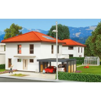 Kubushaus Mia mit Carport - Polyplate Bausatz, L: 10,3 x B 13,7 x H 9,8 cm