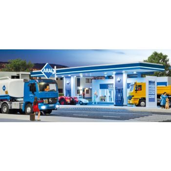 Moderne ARAL Tankstelle - Polyplate Bausatz, L: 22,9 x B 22,6 x H 6,4 cm