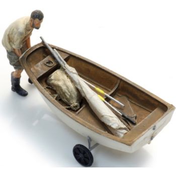 Segelboot Optimist auf Anhänger mit Figur