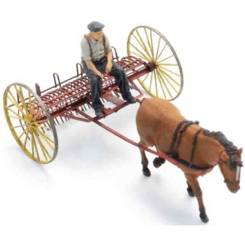 Pferdegespann mit Heurechen und Bauer