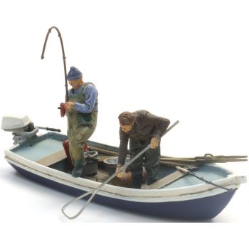 Kleines Motorboot, mit 2 Sportfischer, Angel und Fischkescher