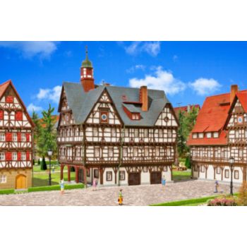 Fachwerkhaus - Bausatz. L: 17,0 x B 11,3 x H 19,6 cm