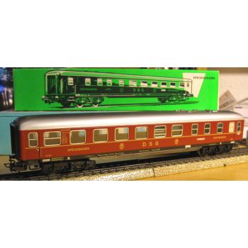 Speisewagen DSG der DB, rot, eingesetzte Fenster, Aufschrift WR4ümg,