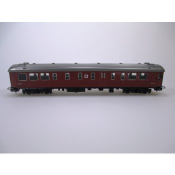 Schnellzugspeisewagen der SK, 4achsig, braun, Faltenbalgübergänge, mit quadratischem SJ-Logo,