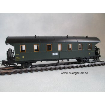 Personenwagen der SNCF, 2achsig, dunkelgrün, Dach schwarz,