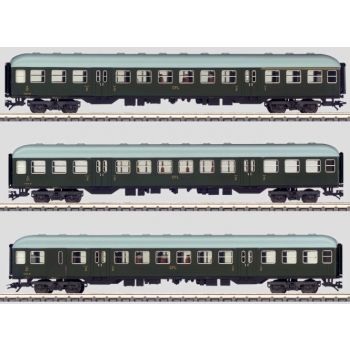 Set 3 Nahverkehrswagen: 3 Wagen Bauart Wegmann der Luxemburger Eisenbahnen CFL, 1 Wagen 1./2.Klasse, 1 Wagen 2.Klasse, 1 Wagen 2.Klasse mit Gepäckraum