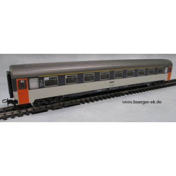 Schnellzugwagen der SNCF, 1.Klasse, 4achsig, corail-Farbgebung, Dach silbergrau bis zum 1.Klasse-Streifen !