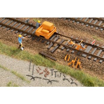 Gleisbau-Set: Rottenwagen mit Stromgenerator, Stromverteilung, 2 Vibrostopfer, Schraubmaschine, 2 Stockwinden Schienen- u.Schwellenzangen usw, Bausatz