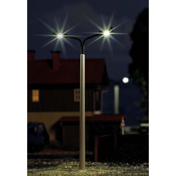 Betonmastleuchte mit 2 eckigen Lampenkörpern, weißes Licht, Höhe 90 mm