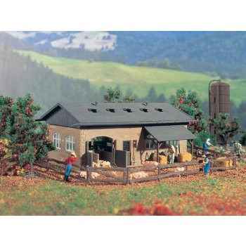 Schweinestall mit Schweinen