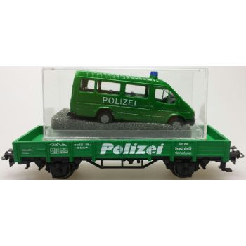 POLIZEI, Niederbordwagen grün, beladen mit Ford Transit Bus der Polizei