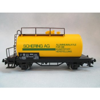 Schering AG (Kesselwagen, Kessel gelb, Baujahr 1986, Gattungsschild mit Märklin-Signet)