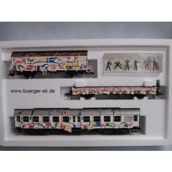 Saarländischer Sommerzug (Packung mit 3 bunten Wagen und Musikband -Preiser-Figuren-)