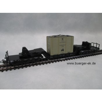 Tiefladewagen der DB, beladen mit Kiste, 6achsig