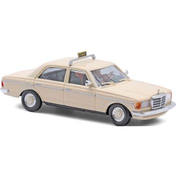 Mercedes-Benz W123 Limousine, Taxi Deutschland mit Fahrerfigur, Baujahr 1977