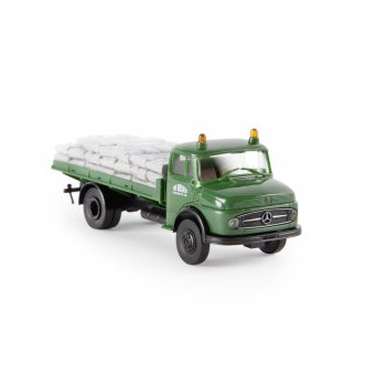 Mercedes-Benz L 322, Erie Builders, mit Ladegut 