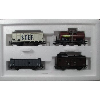 Güterwagen-Set SNCF um 1955, Packung mit 4 verschiedenen Güterwagen: 1) Güterzug-Begleitwagen braun, 2) Gedeckter Güterwagen STEF, 3) Kesselwagen