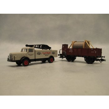 Märklin Museumswagen 2003, Carl Stahl Süssen, Hochbordwagen beladen mit Stahlrolle, beiliegend Metallautomodell (Kranwagen)
